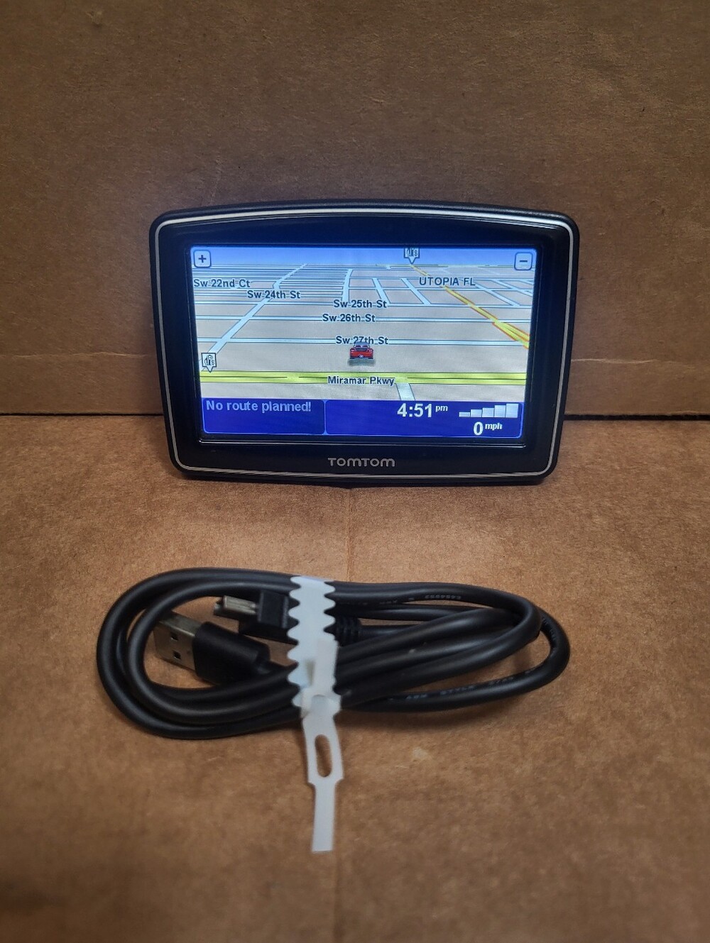 TomTom XL Navigatiom GPS System With USB